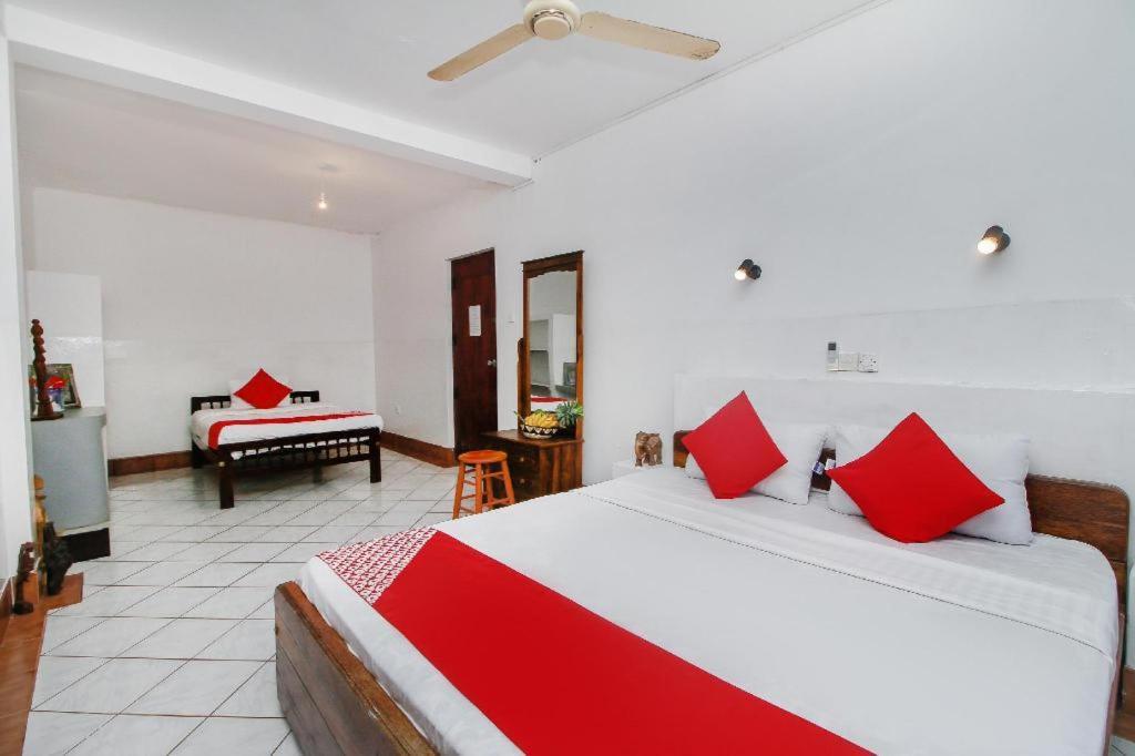 Sunny'S Garden Hotel Ambalangoda  Bagian luar foto